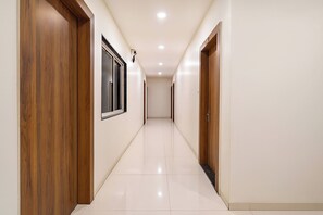 Lobby - Fabhotel Apple (Indore)