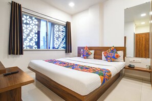 Egyptian cotton sheets, premium bedding, in-room safe, free WiFi - Fabhotel Apple (Indore)