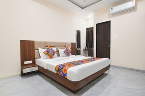 Egyptian cotton sheets, premium bedding, in-room safe, free WiFi - Fabhotel Capital Inn (Indore)