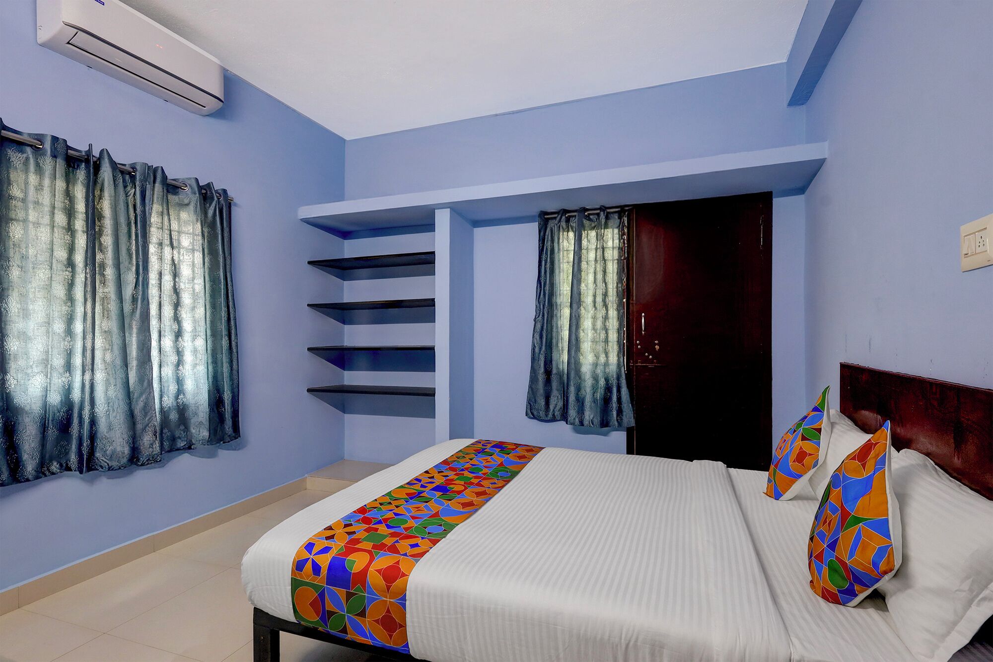 Egyptian cotton sheets, premium bedding, in-room safe, free WiFi