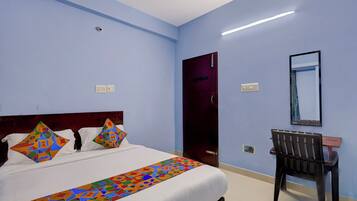 Egyptian cotton sheets, premium bedding, in-room safe, free WiFi