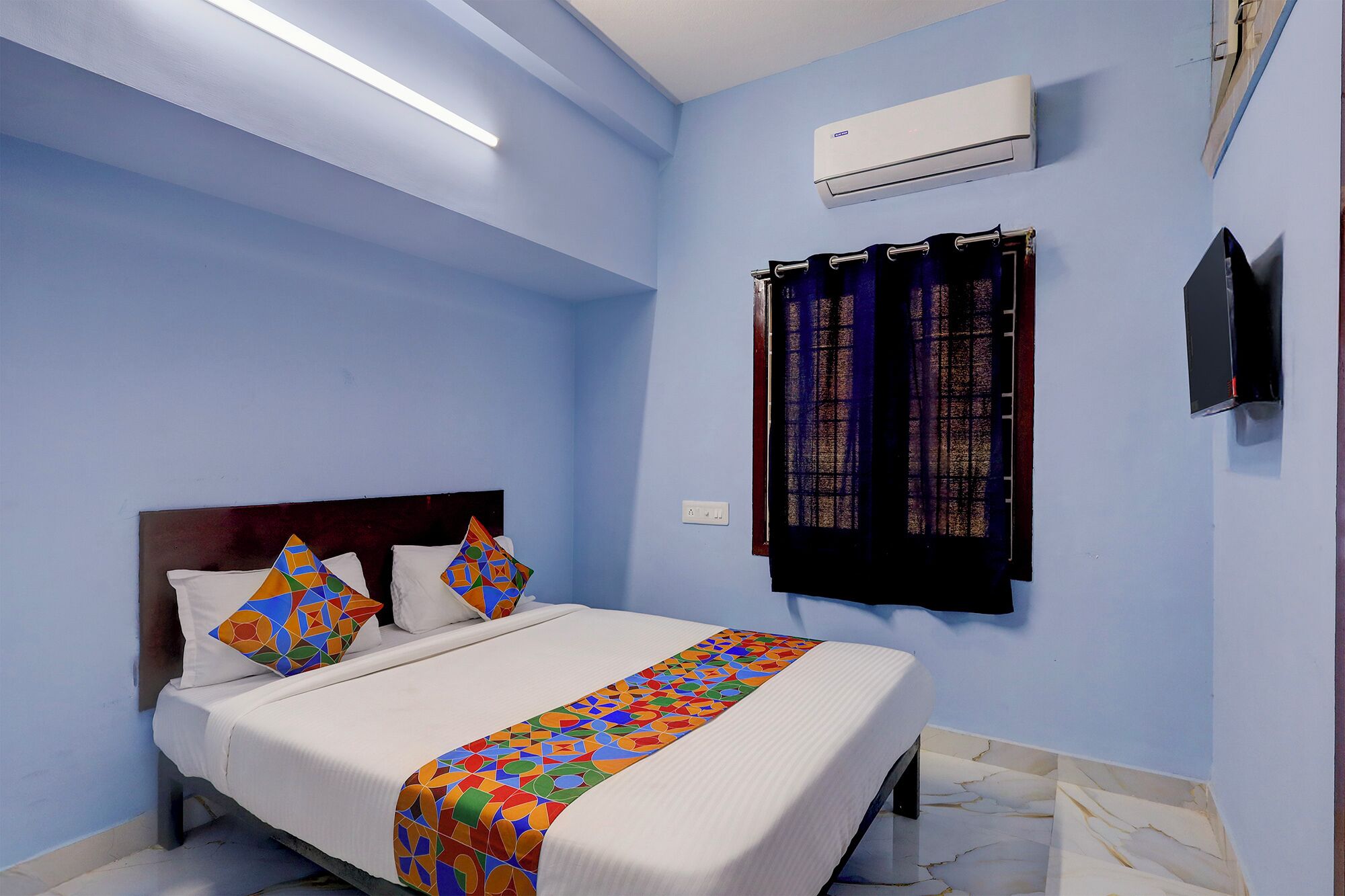 Egyptian cotton sheets, premium bedding, in-room safe, free WiFi