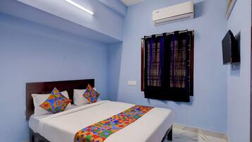 Egyptian cotton sheets, premium bedding, in-room safe, free WiFi