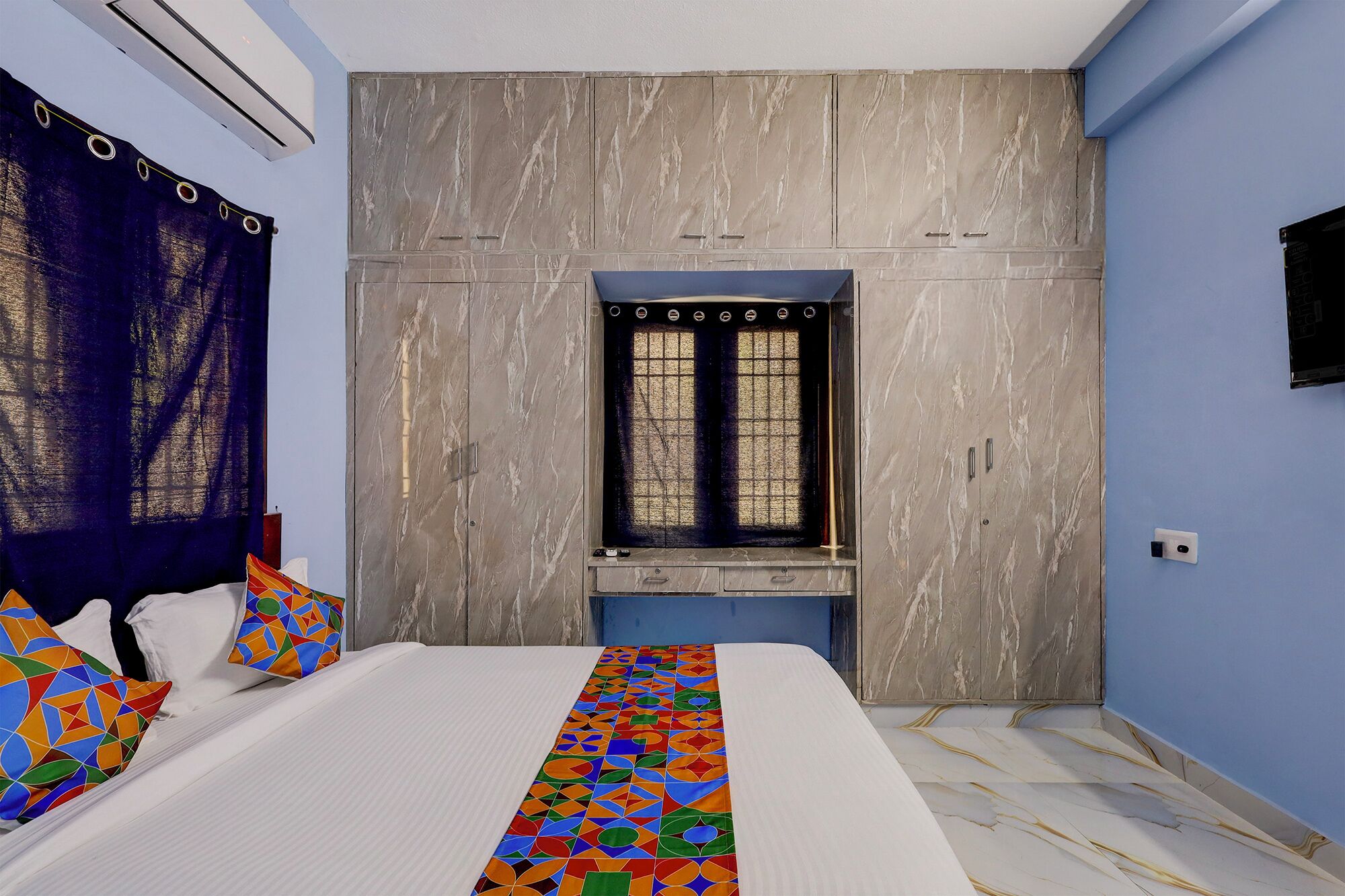 Egyptian cotton sheets, premium bedding, in-room safe, free WiFi