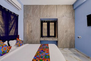 Egyptian cotton sheets, premium bedding, in-room safe, free WiFi - Fabhotel Dream Inn Mogappair East (Chennai)