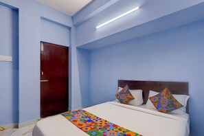 Egyptian cotton sheets, premium bedding, in-room safe, free WiFi - Fabhotel Dream Inn Mogappair East (Chennai)
