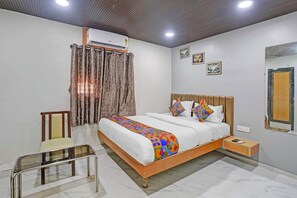 Egyptian cotton sheets, premium bedding, in-room safe, free WiFi - Fabhotel Stay Land Plus (Mumbai)