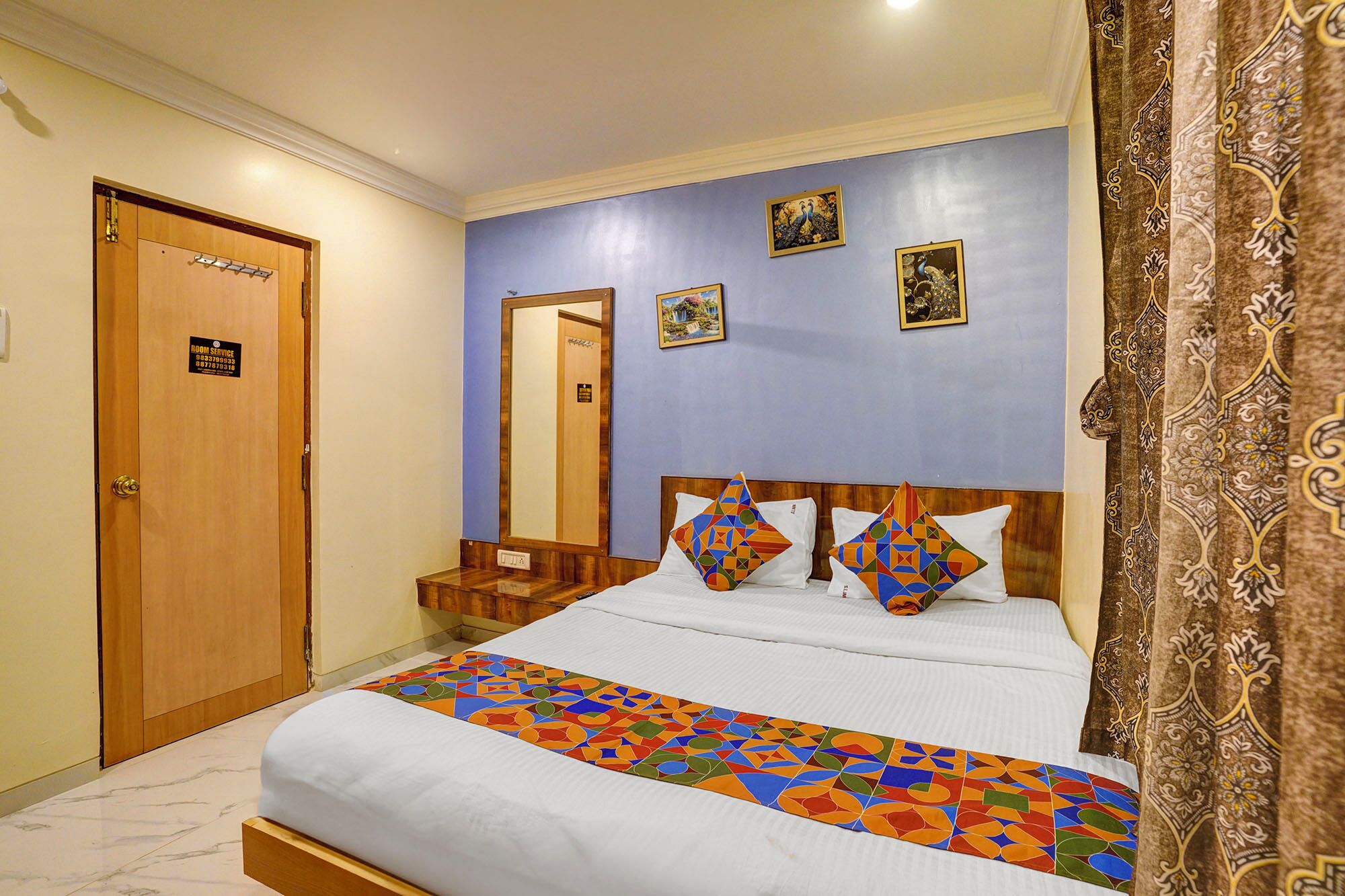 Egyptian cotton sheets, premium bedding, in-room safe, free WiFi