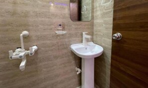 Dusch, regndusch, gratis toalettartiklar och handdukar