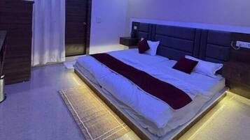 Rom – deluxe | Sengetøy i egyptisk bomull, sengetøy av topp kvalitet og safe på rommet