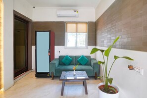 Lobby sitting area - Fabhotel Gavalidev (Navi Mumbai)