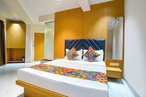 Deluxe Room | Egyptian cotton sheets, premium bedding, in-room safe, free WiFi - Fabhotel Gavalidev (Navi Mumbai)
