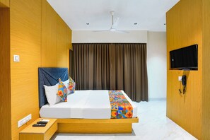 Egyptian cotton sheets, premium bedding, in-room safe, free WiFi - Fabhotel Gavalidev (Navi Mumbai)