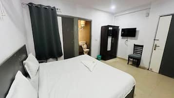 Egyptian cotton sheets, premium bedding, in-room safe, free WiFi