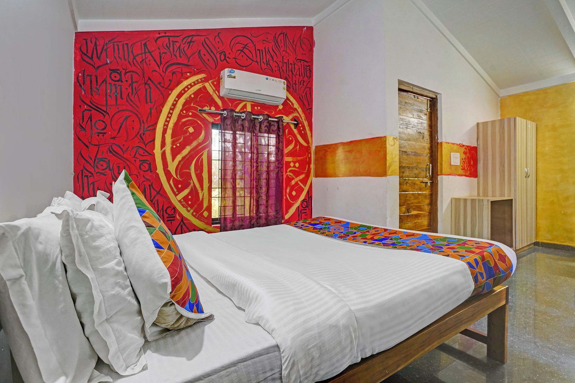 Sengetøy i egyptisk bomull, sengetøy av topp kvalitet og safe på rommet