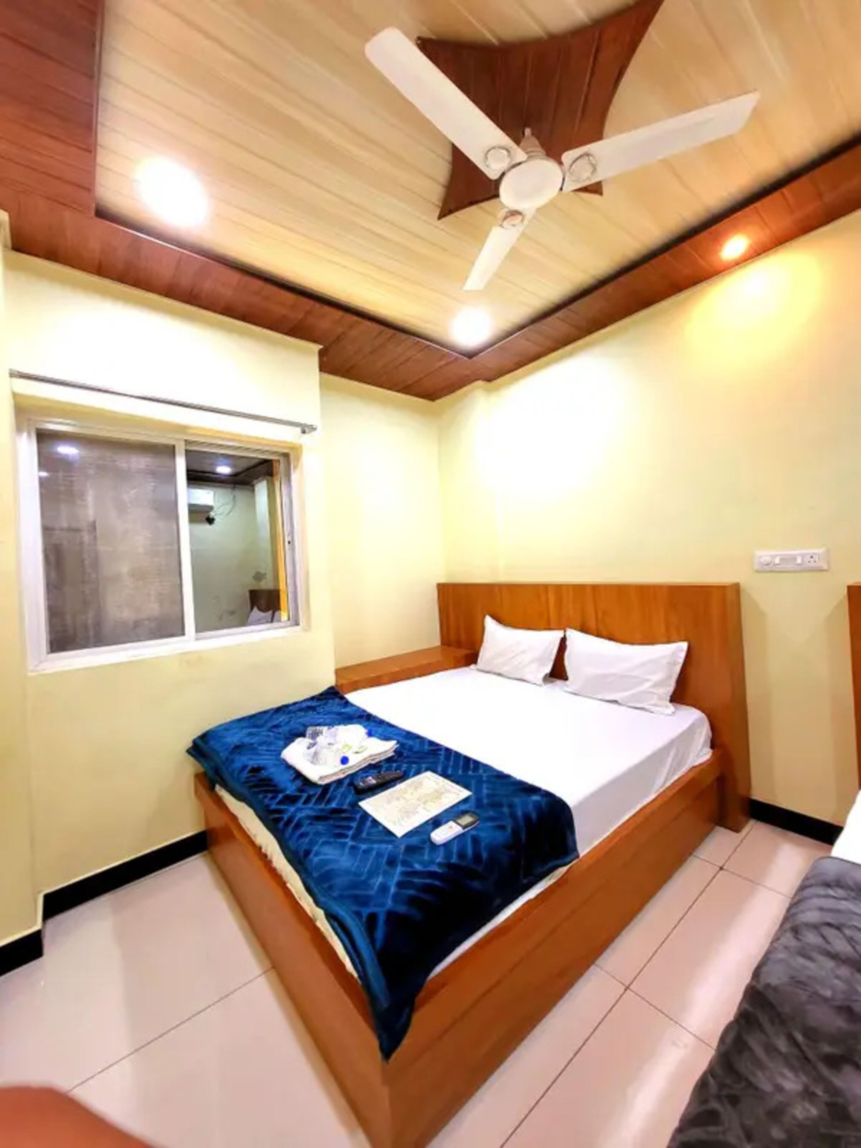 Egyptian cotton sheets, premium bedding, in-room safe, free WiFi