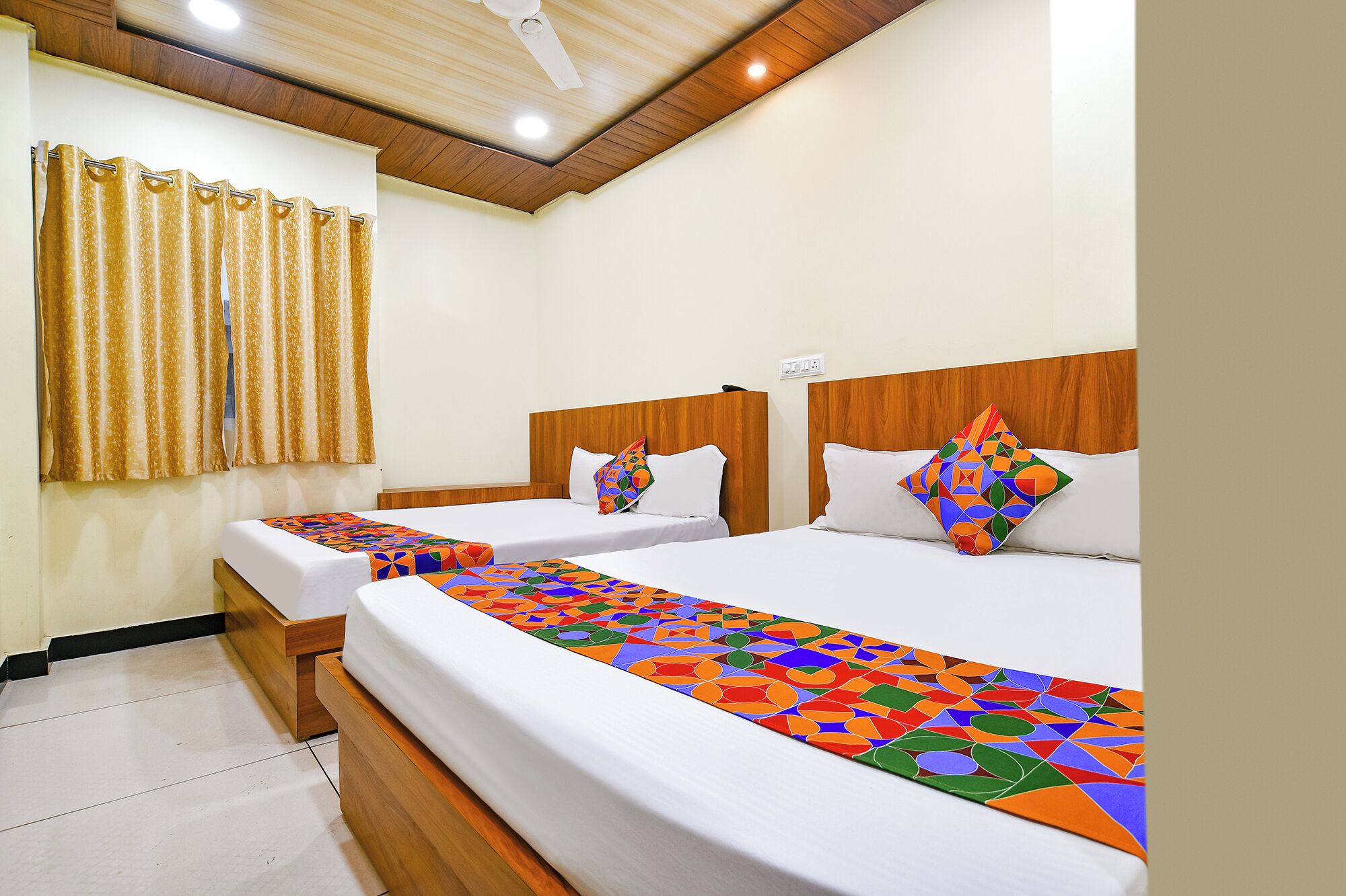 Lakens van Egyptisch katoen, luxe beddengoed, een kluis op de kamer