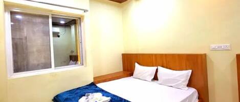 Deluxe Room | Egyptian cotton sheets, premium bedding, in-room safe, free WiFi