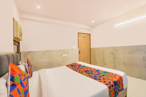 Egyptian cotton sheets, premium bedding, in-room safe, free WiFi - Fabhotel HR Residency (New Delhi)