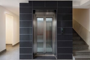 Elevator - Fabhotel Lime Tree I (New Delhi)