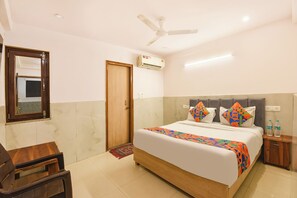 Deluxe Room | Egyptian cotton sheets, premium bedding, in-room safe, free WiFi - Fabhotel HR Residency (New Delhi)