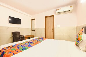 Egyptian cotton sheets, premium bedding, in-room safe, free WiFi - Fabhotel Lime Tree I (New Delhi)