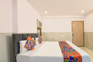 Egyptian cotton sheets, premium bedding, in-room safe, free WiFi