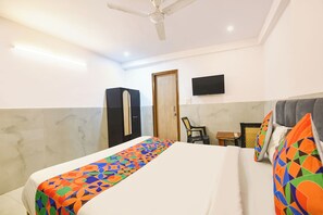 Egyptian cotton sheets, premium bedding, in-room safe, free WiFi - Fabhotel Lime Tree I (New Delhi)