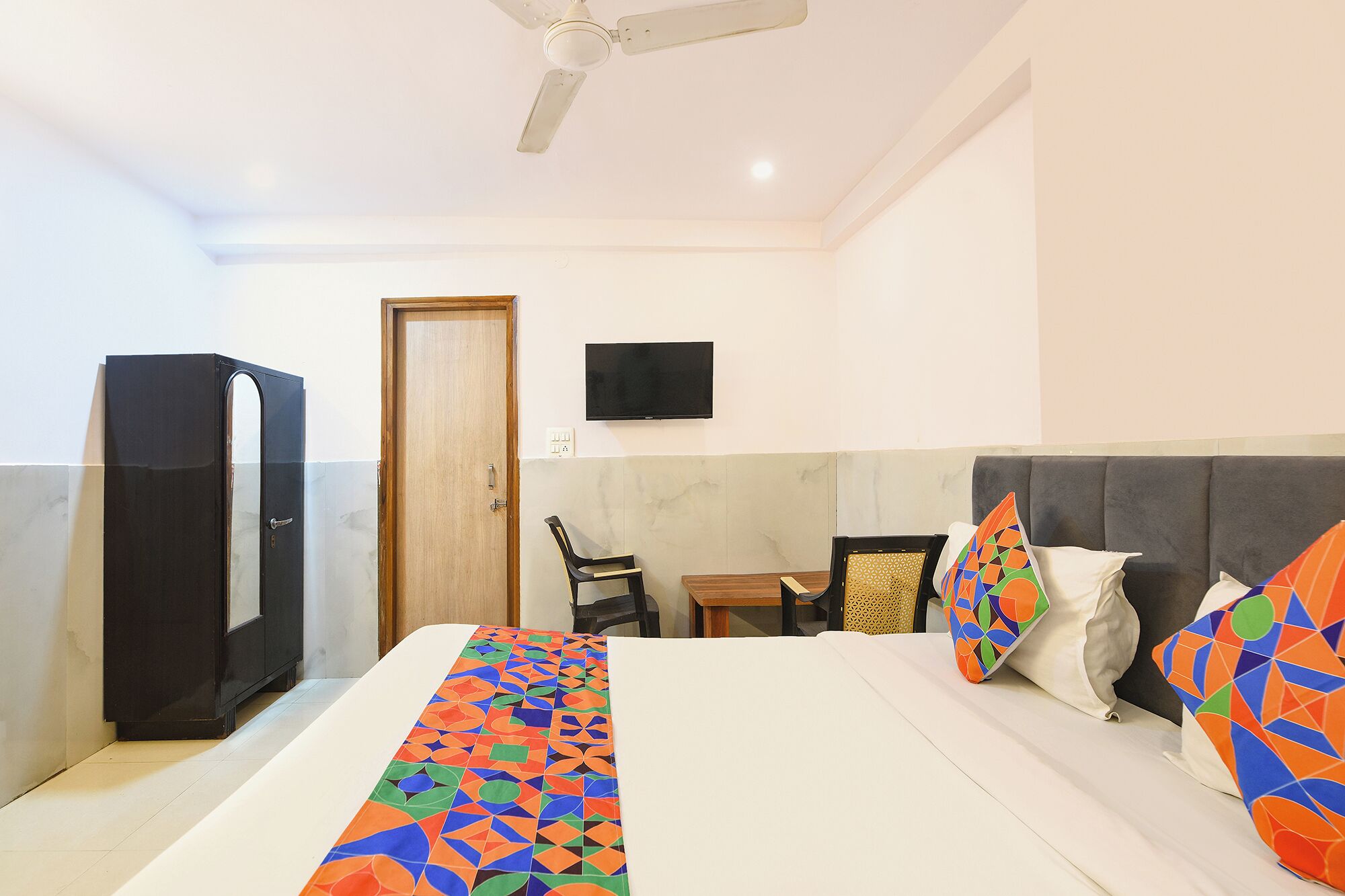 Egyptian cotton sheets, premium bedding, in-room safe, free WiFi