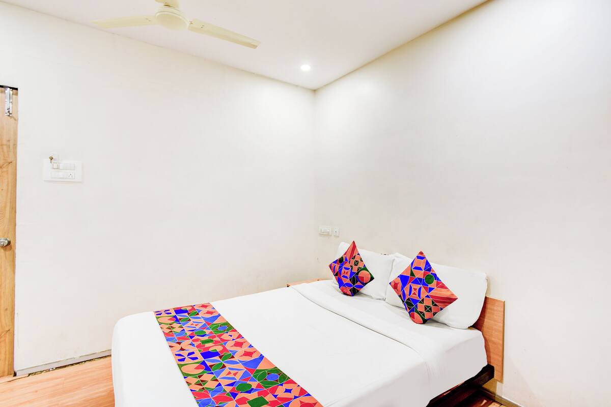 Deluxe Room | Egyptian cotton sheets, premium bedding, in-room safe, free WiFi