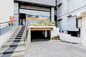 Property entrance - Fabhotel White Ridge Chaitanyapuri (Hyderabad)