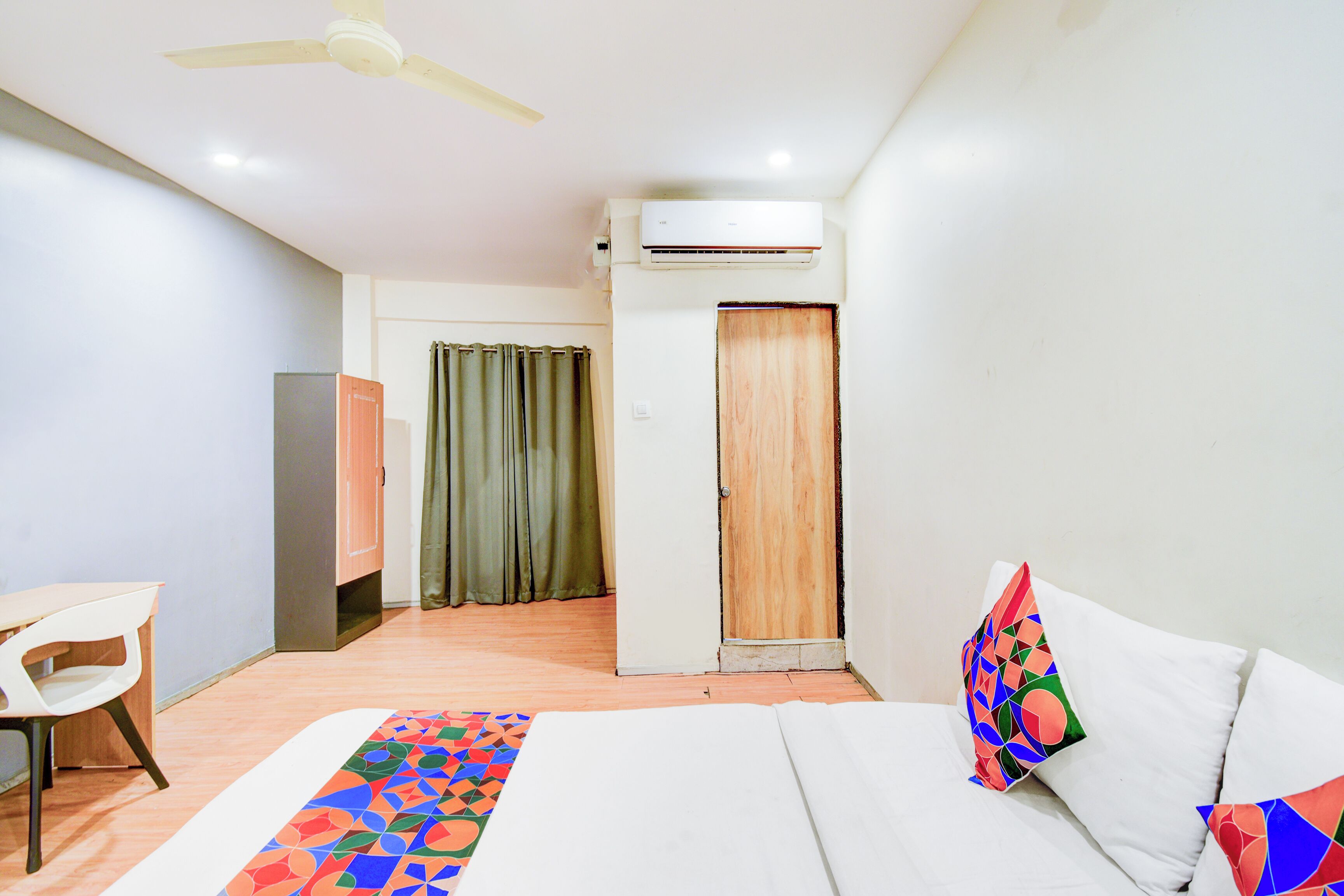 Seprai katun Mesir, seprai premium, brankas, dan Wi-Fi gratis