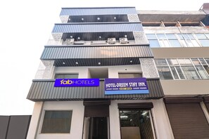 Exterior - Fabhotel Dream Stay Inn (Faridabad)