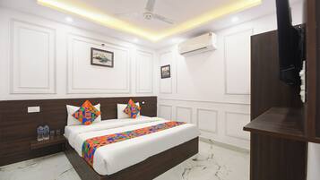 Egyptian cotton sheets, premium bedding, in-room safe, free WiFi