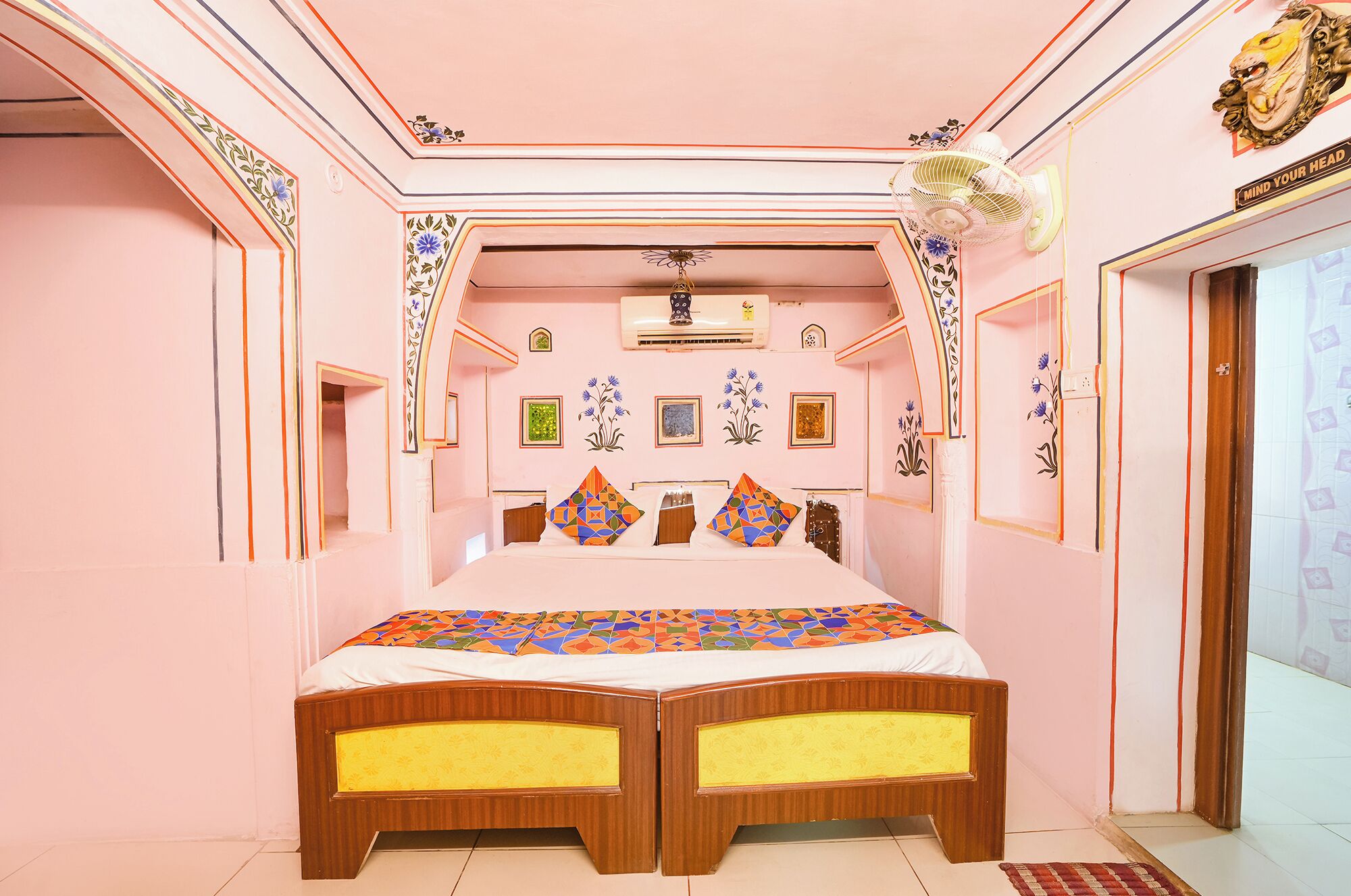 Egyptian cotton sheets, premium bedding, in-room safe, free WiFi