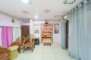 28-inch LCD TV with cable channels - Fabhotel Khandaka Mahal (Jaipur)