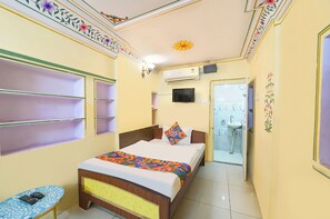 Egyptian cotton sheets, premium bedding, in-room safe, free WiFi - Fabhotel Khandaka Mahal (Jaipur)