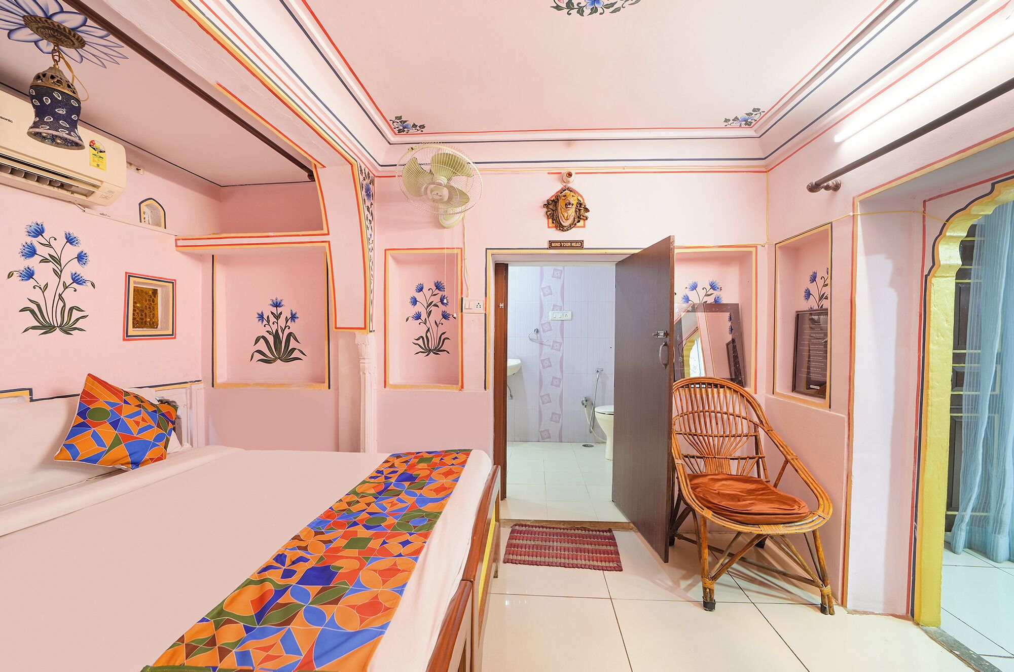 Egyptian cotton sheets, premium bedding, in-room safe, free WiFi