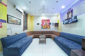 Lobby sitting area - Fabhotel Khandaka Mahal (Jaipur)