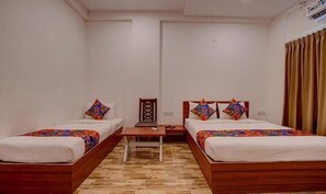 Egyptian cotton sheets, premium bedding, in-room safe, free WiFi - Fabhotel Sri Udupi Park (Bengaluru)