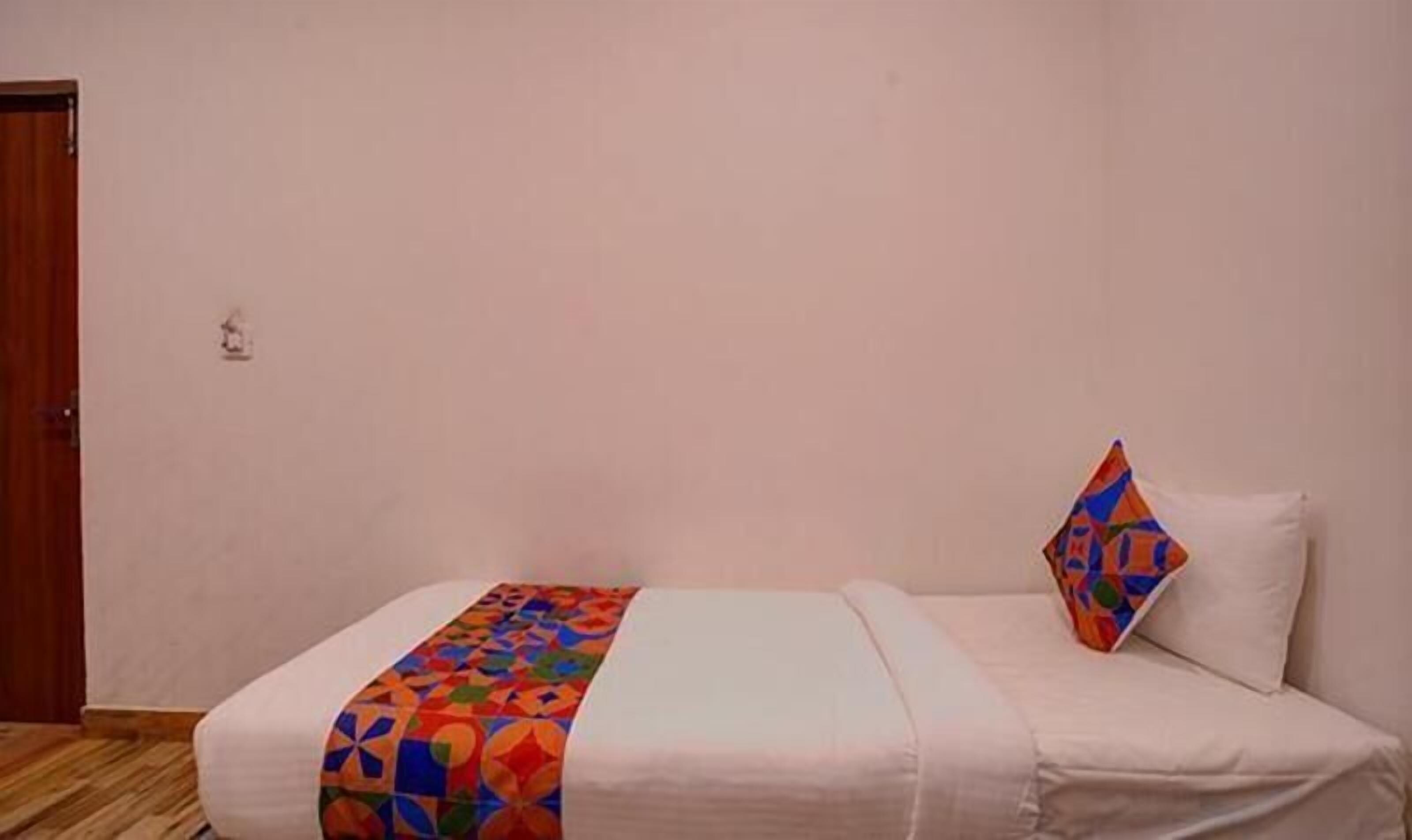 Egyptian cotton sheets, premium bedding, in-room safe, free WiFi