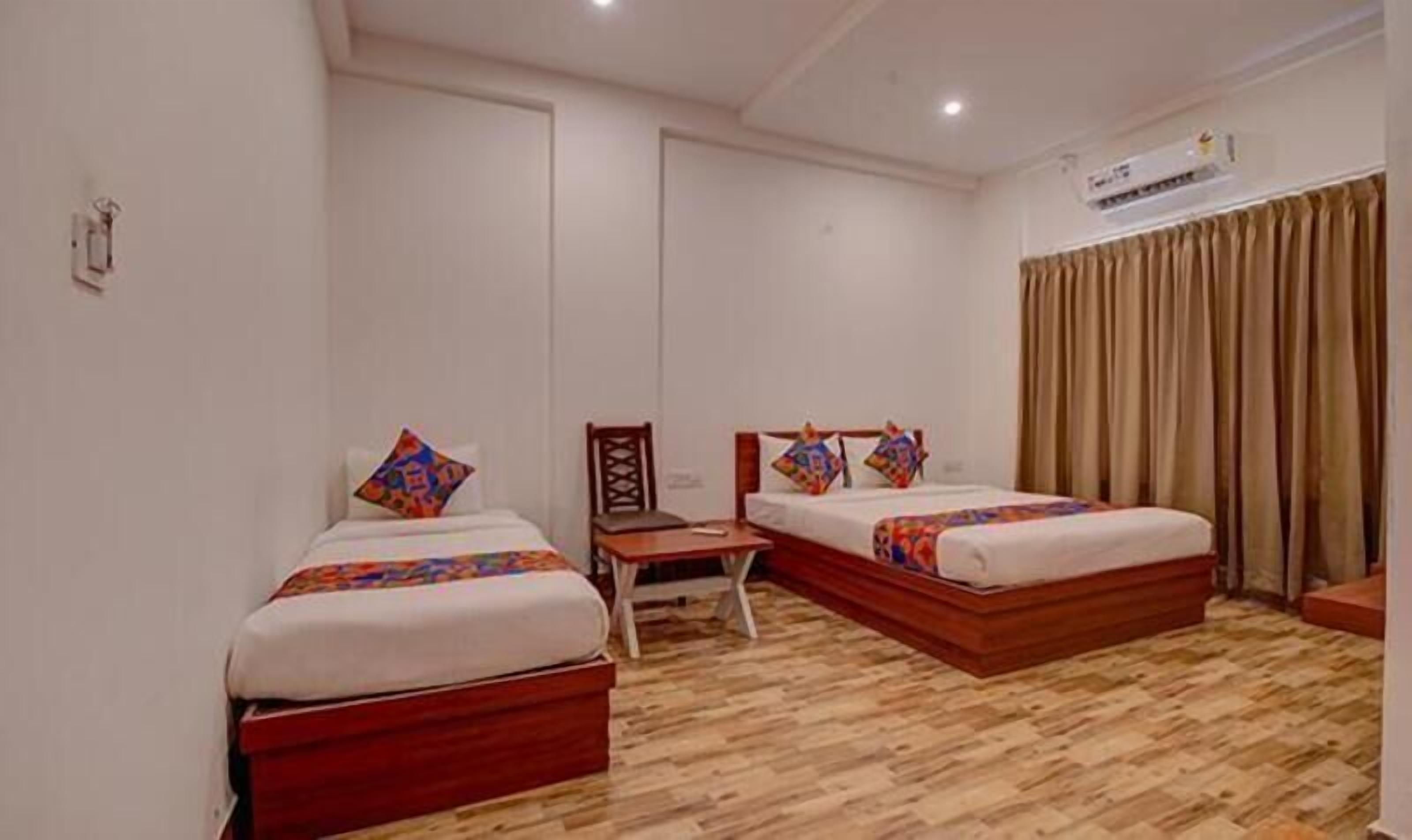 Egyptian cotton sheets, premium bedding, in-room safe, free WiFi