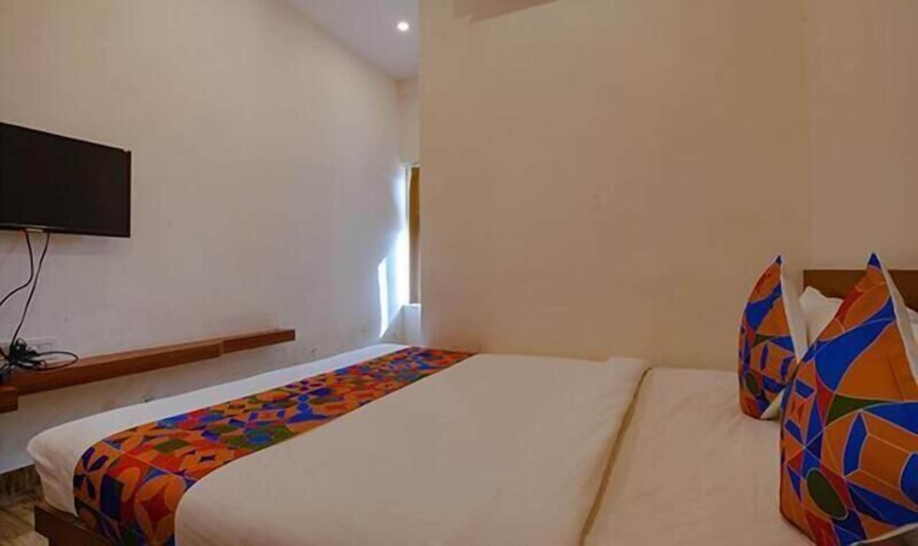 Egyptian cotton sheets, premium bedding, in-room safe, free WiFi