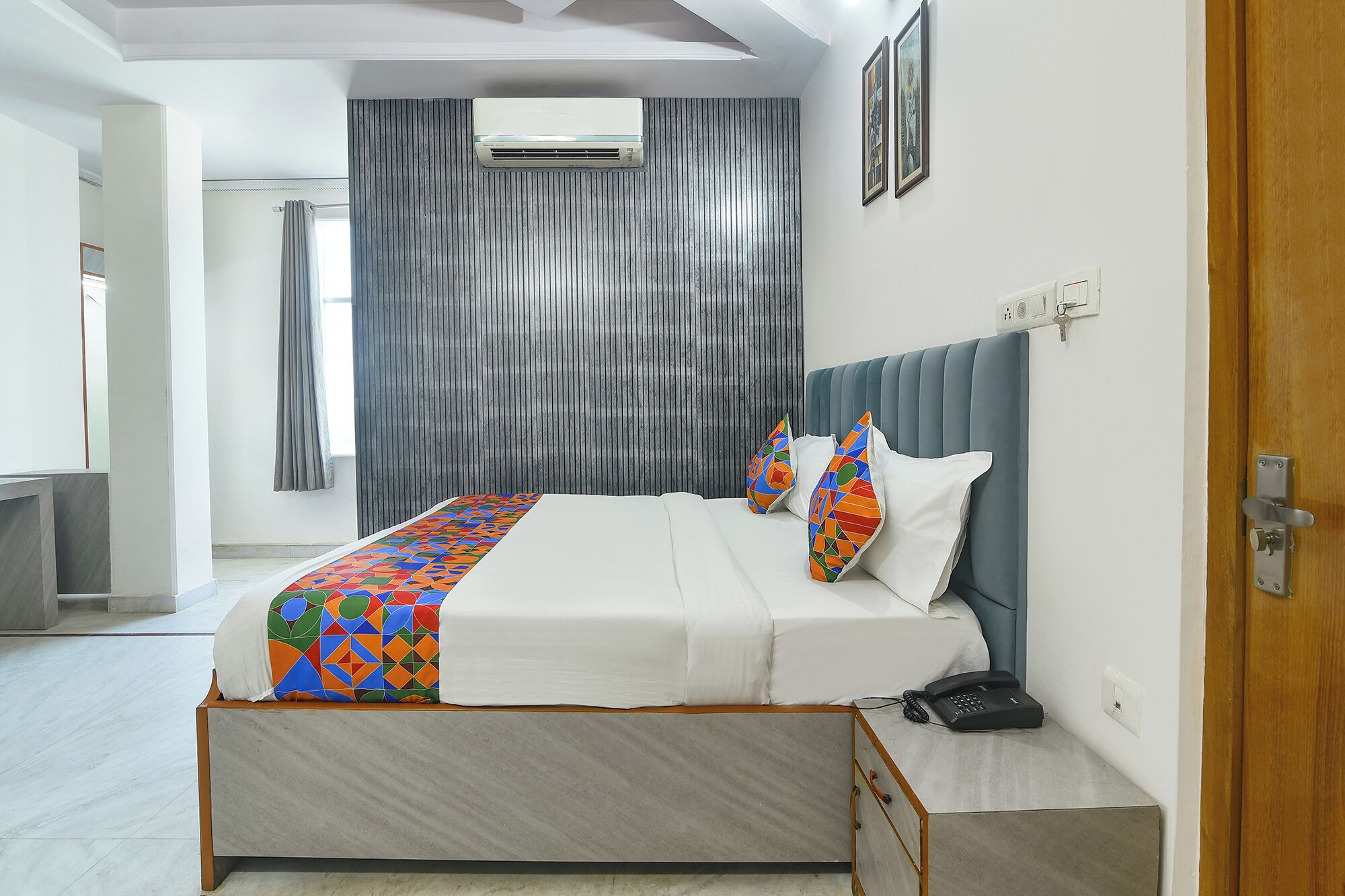 Egyptian cotton sheets, premium bedding, in-room safe, free WiFi