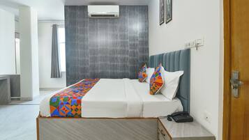 Egyptian cotton sheets, premium bedding, in-room safe, free WiFi