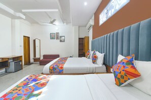 Egyptian cotton sheets, premium bedding, in-room safe, free WiFi - Fabhotel Mansarovar Palace (Jaipur)