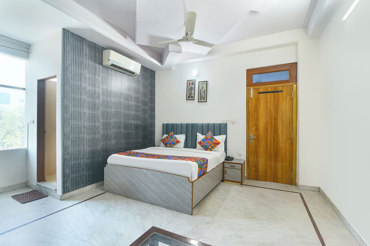 Premium Room | Egyptian cotton sheets, premium bedding, in-room safe, WiFi (free)