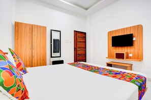 Egyptian cotton sheets, premium bedding, in-room safe, free WiFi