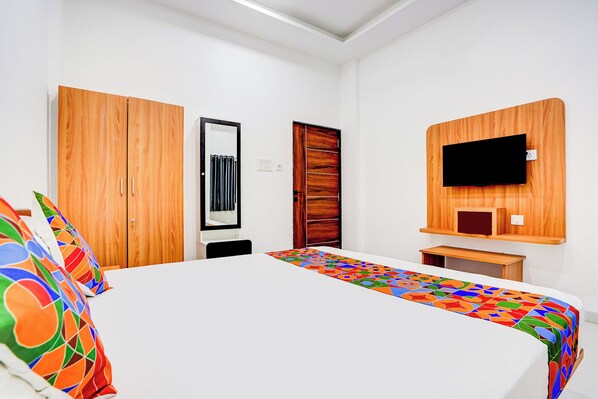 Egyptian cotton sheets, premium bedding, in-room safe, free WiFi - Fabhotel Blueberry Residency (Pune)