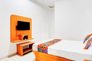 Egyptian cotton sheets, premium bedding, in-room safe, free WiFi - Fabhotel Blueberry Residency (Pune)